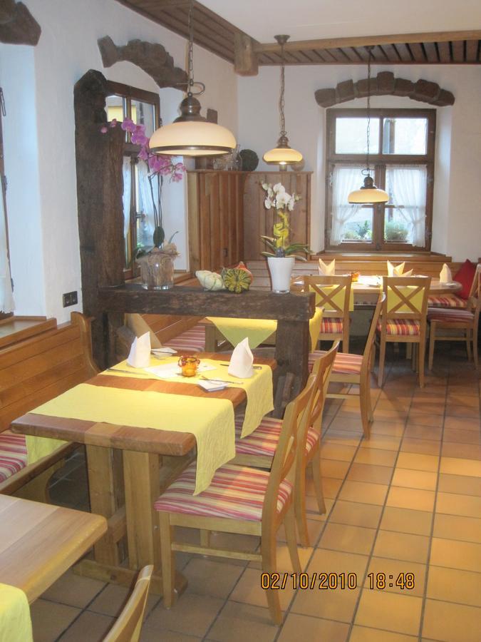 Ellenbergs Restaurant & Hotel Hessheim Exteriör bild